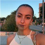 Acabo de terminar Magisterio Primaria y mientras preparo la oposición busco impartir clases de refuerzo a alumnos de 6 a 12 años.